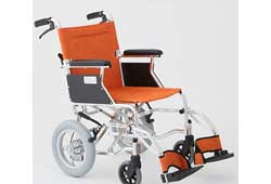 オレンジの車椅子